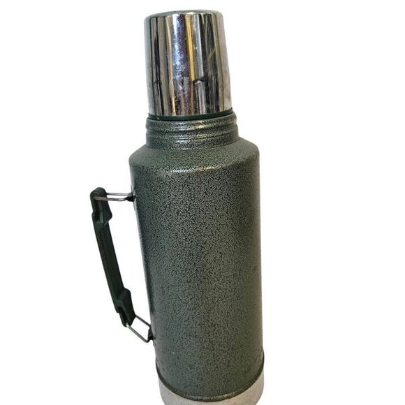 Vintage Stanley thermos,  green half gallon. - Picture 2 of 8